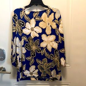 Chico’s “travelers” size 2 top